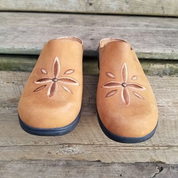 Ariat Alamosa Camel Tan Suede Leather Floral Embroidered Open Back Mules 8.5 - Picture 4 of 10
